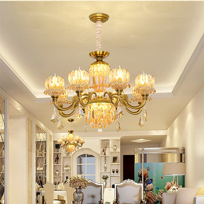 Salon d'intérieur accrochant le style moderne de luxe de Crystal Pendant Light Glass Gold