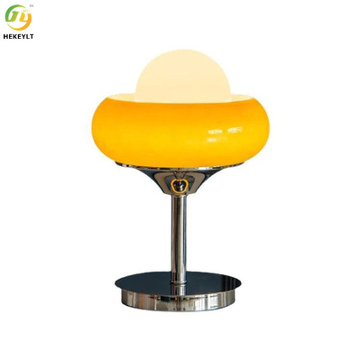 La tarte en verre d'oeufs de Bauhaus de lampe de table de chevet en métal jaune de LED forment 40W
