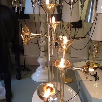 Les lampadaires de 22 x de 144cm équipent le klaxon que la forme a mené le salon de lampes