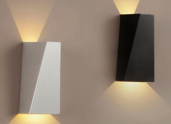 Lumière moderne d'intérieur matérielle de mur de la taille 22cm du diamètre 10.5cm en métal