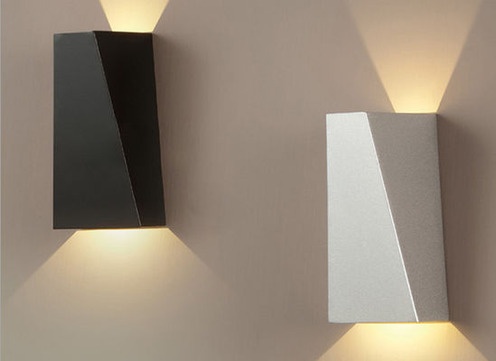 Lumière moderne d'intérieur matérielle de mur de la taille 22cm du diamètre 10.5cm en métal