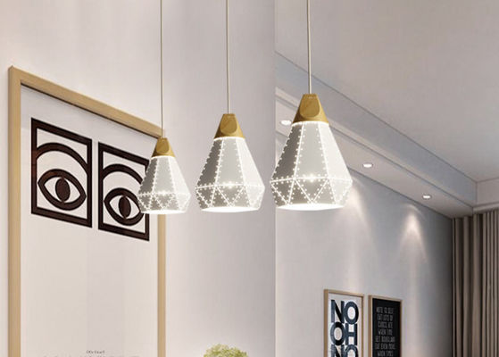 Lampe légère pendante moderne de fer en bois européen pour l'hôtel de salon de salle à manger